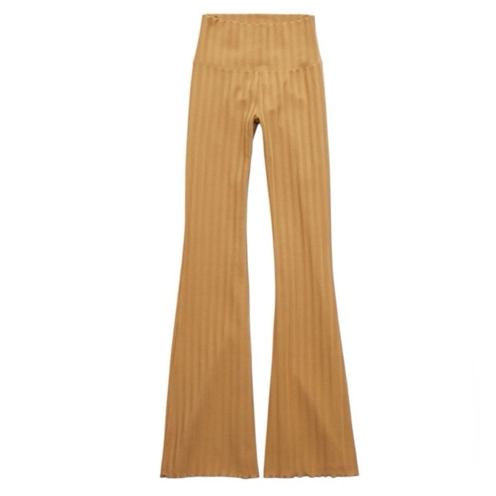 NWOT Aerie Offline by Aerie Women Textured Flared Leg Leggings Size M